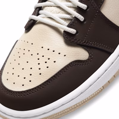 (Women) Air Jordan 1 Mid 'Brown Fleece' DO6699-200 Details for (Women) Air Jordan 1 Mid 'Brown Fleece' DO6699-200