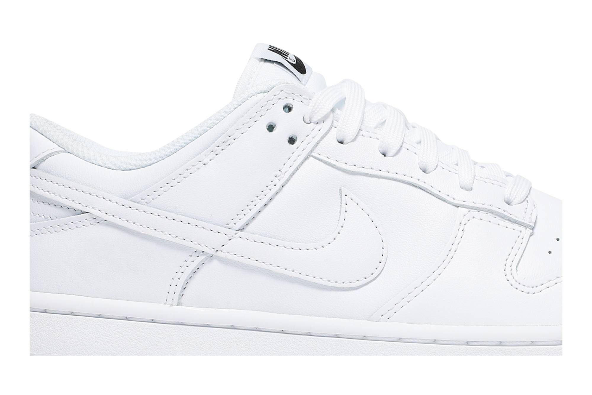 nike dunk low triple white