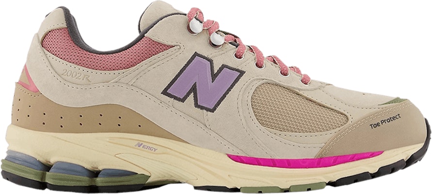 Sepatu new balance sales hiking
