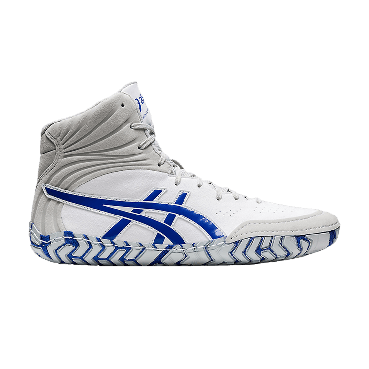 white asics aggressors