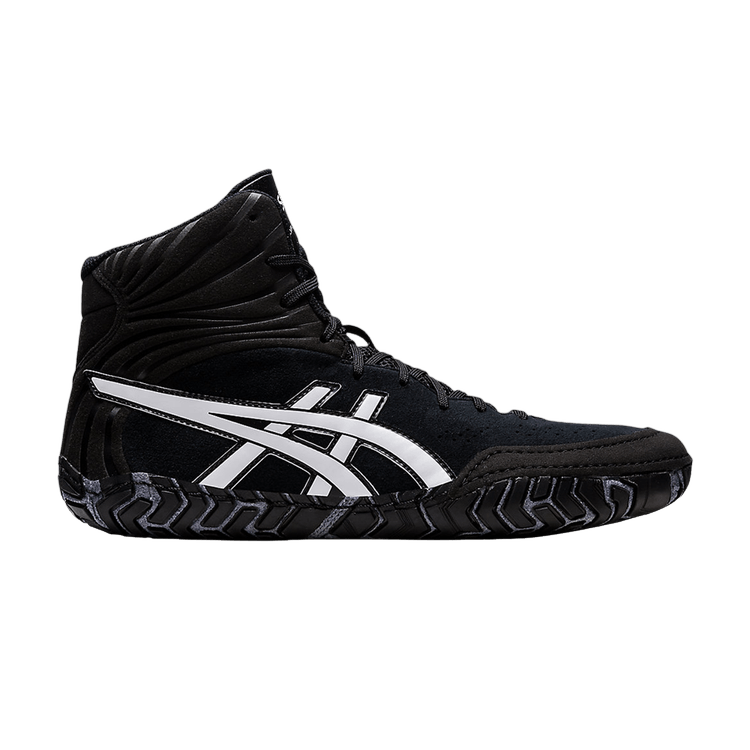 white asics aggressor 4