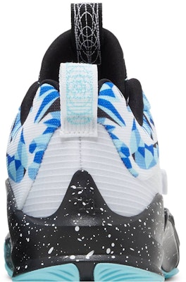 Nike Zoom Freak 3 'Copa' (Sekolah Rendah) DB4158-109 Sizing Nike Zoom Freak 3 'Copa' (Sekolah Rendah) DB4158-109