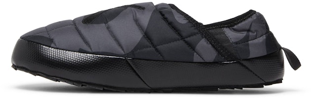 KAWS x The North Face ThermoBall 保暖拖鞋 '黑色印花' NF0A7W6J-7IL Lookbook KAWS x The North Face ThermoBall 保暖拖鞋 '黑色印花' NF0A7W6J-7IL