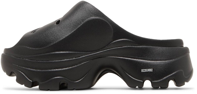 (W) Zueco Stella McCartney x adidas 'Triple Black'. GW2050 Lookbook (W) Zueco Stella McCartney x adidas 'Triple Black'. GW2050