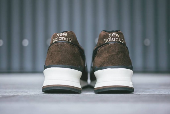 New Balance 997 'Distinct Authors' Lelaki Wanita Kasual Sneaker. ML997DBR Lookbook New Balance 997 'Distinct Authors' Lelaki Wanita Kasual Sneaker. ML997DBR