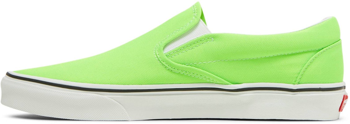 Vans Classic Slip-On 'Neon - Green Gecko' Hijau Neon VN0A4U38WT5 Lookbook Vans Classic Slip-On 'Neon - Green Gecko' Hijau Neon VN0A4U38WT5