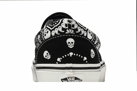 Vans 经典一脚蹬 "黑色班丹纳" VN0A33TBD9S Sizing Vans 经典一脚蹬 "黑色班丹纳" VN0A33TBD9S