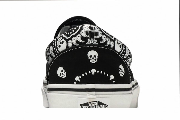 Vans Classic Slip-On 'Bandana - Hitam' VN0A33TBD9S Sizing Vans Classic Slip-On 'Bandana - Hitam' VN0A33TBD9S