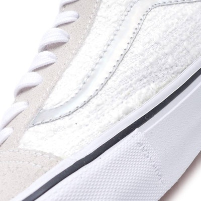 Supreme x Vans Old Skool Pro Iridescent 'White' VN000ZD4JIO Lookbook Supreme x Vans Old Skool Pro Iridescent 'White' VN000ZD4JIO