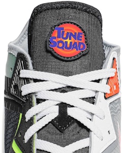 Space Jam x Nike LeBron 18 Low 'Bugs x Marvin' Zapatillas CV7562-005 1