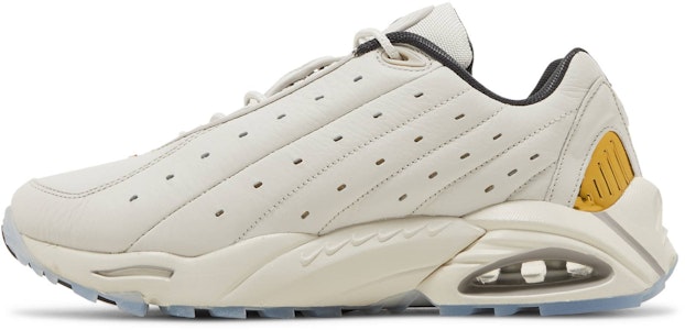 NOCTA x Nike Hot Step Air Terra 'Champagne' Sepatu Olahraga DH4692-003 Lookbook NOCTA x Nike Hot Step Air Terra 'Champagne' Sepatu Olahraga DH4692-003