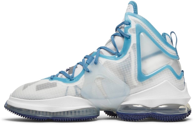 太空大灌篮 x Nike LeBron 19 '运动套装' DC9338-100 Lookbook 太空大灌篮 x Nike LeBron 19 '运动套装' DC9338-100