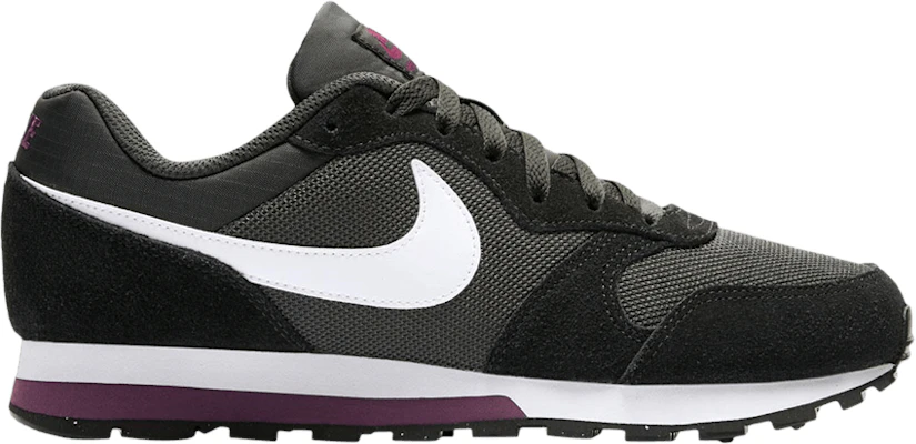 749869 nike top