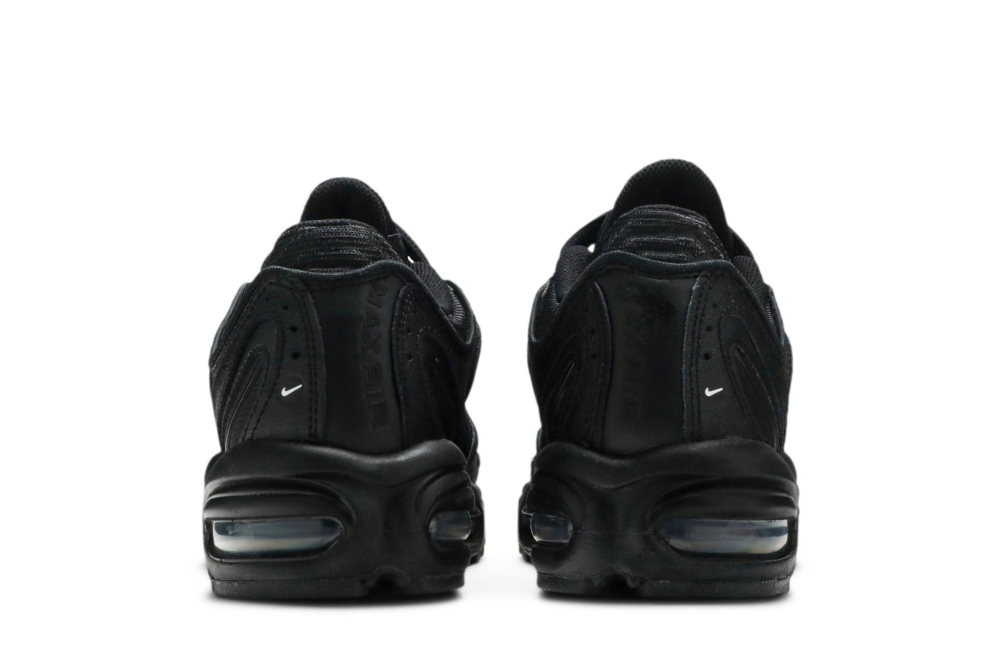 triple black nike tailwind