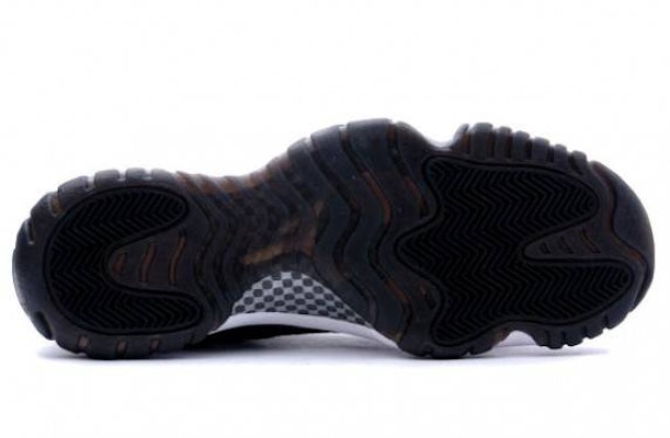 Air Jordan 11 复刻低帮 IE '黑炭红' 2003 306008-061 Lookbook Air Jordan 11 复刻低帮 IE '黑炭红' 2003 306008-061