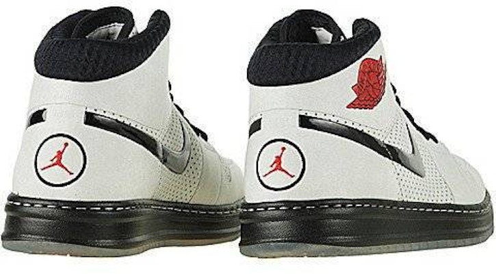 Air Jordan Alpha 1 'Perforated' Lelubang 392813-104 Lookbook Air Jordan Alpha 1 'Perforated' Lelubang 392813-104