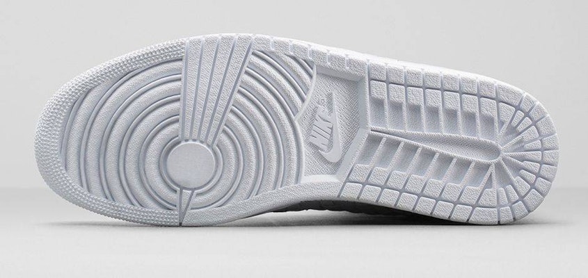 Air Jordan Shine Sepatu Pria 689480-105 Sizing Air Jordan Shine Sepatu Pria 689480-105