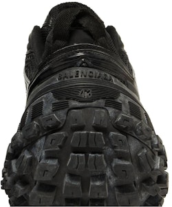 발렌시아가 디펜더 스니커 "블랙" 685613-W2RA6-1000 Sizing 발렌시아가 디펜더 스니커 "블랙" 685613-W2RA6-1000