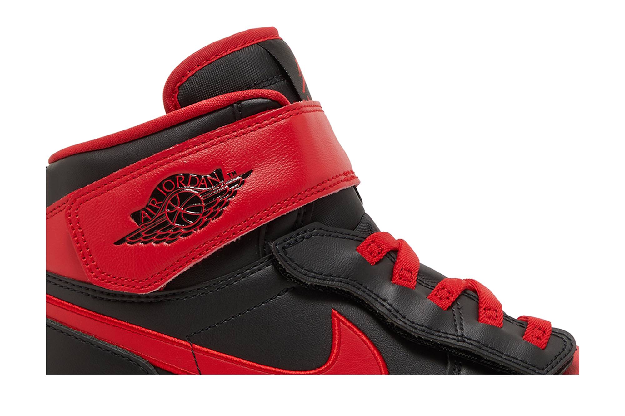 Order Air Jordan 1 Tinggi FlyEase 'Bred' CQ3835-060