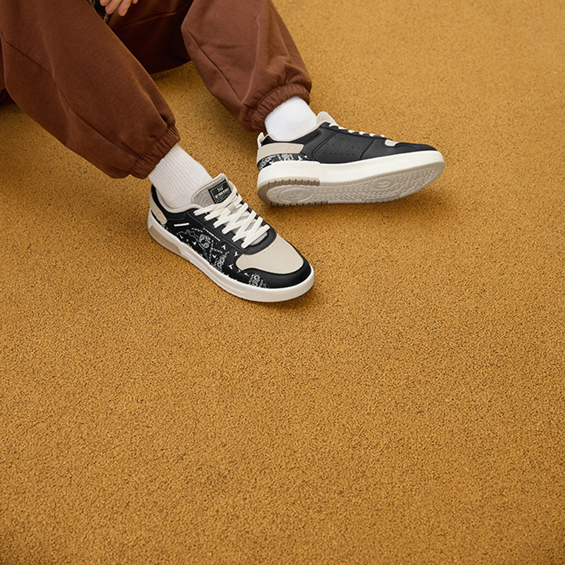 Details for 361° 極光 Q彈科技 腰果花圖樣 軟底時尚百搭 防滑耐磨 低筒 板鞋 黑米