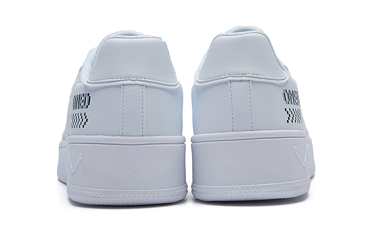 Shop 361° Fashion Sneakers Nyaman 'Putih Hitam' 672116606F-1