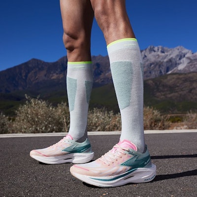 361° 飛燃2 甜蜜蜜 Q彈科技 碳板 跑步鞋 男款 粉綠 4