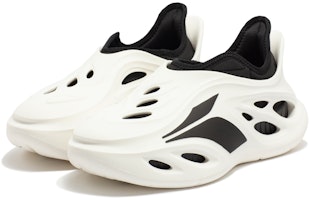 361° 飛標 透氣一鞋兩穿 沙灘 運動涼鞋 男款 白黑 Lookbook 361° 飛標 透氣一鞋兩穿 沙灘 運動涼鞋 男款 白黑