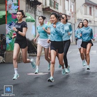 361° 飛馳future 璀燦 全握碳板 減震防滑耐磨輕便反彈 低筒 跑步鞋 男女款 冰川藍 Sizing 361° 飛馳future 璀燦 全握碳板 減震防滑耐磨輕便反彈 低筒 跑步鞋 男女款 冰川藍