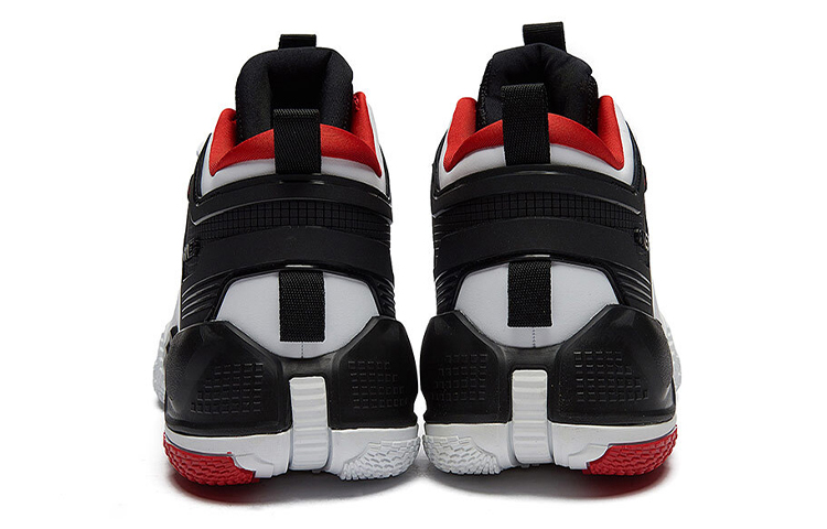 Lookbook 361° Kasut Bola Keranjang Tinggi 'Q Bounce Tech Hitam dan Putih' 572041115A-2