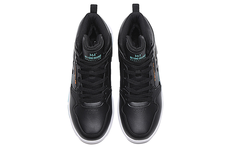 Lookbook 361°ハイカットスニーカー「黒白ぬくもり」 672046603B-3