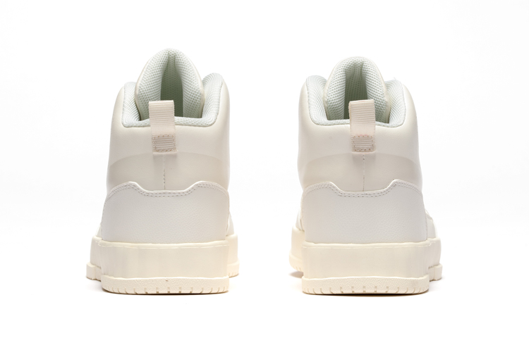 Shop 361° 高帮运动鞋 '白色' 672036625-2