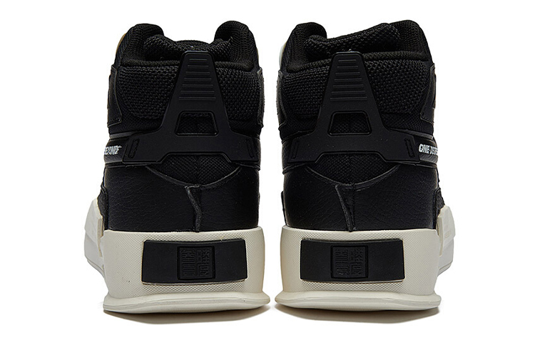 Lookbook Sneakers Tinggi 361° 'Hitam Putih' 572046622A-5