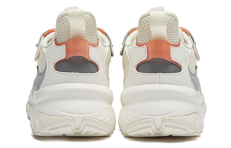 Lookbook 361° Lingmou 2.0 Plus 'Zapatillas Blancas y Grises estilo Retro' 672116789-2