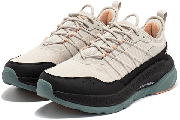 361° 赤焰雨屏 耐磨防滑 低幫 跑步鞋 男款 米黑色 Lookbook 361° 赤焰雨屏 耐磨防滑 低幫 跑步鞋 男款 米黑色