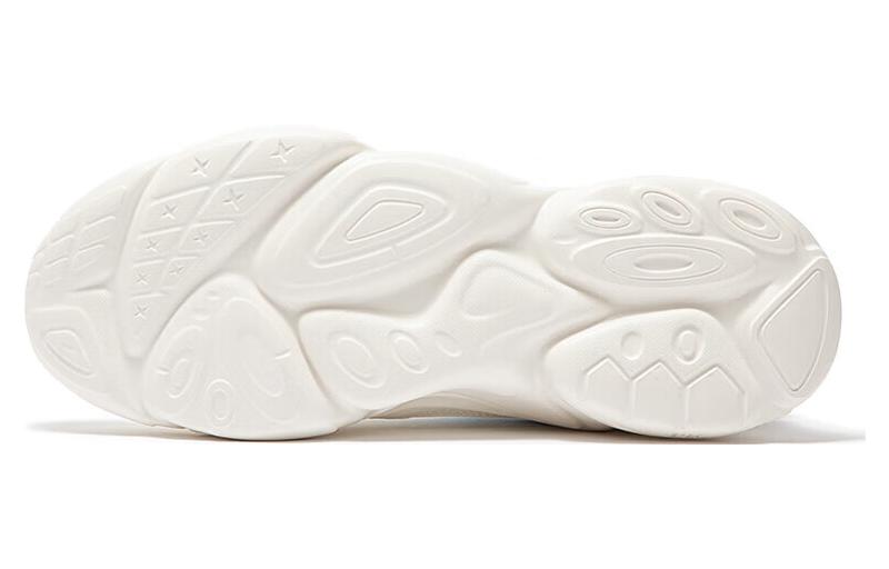 Shop 361° 로우 화이트 운동화 (361° Low White Sneakers) 672036763-5