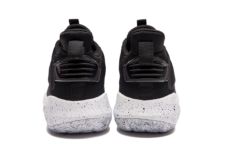 Lookbook 361° Kasut Bola Keranjang Pertengahan 'Putih Hitam' 672031103-1