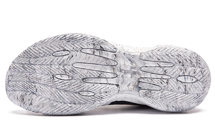 Shop 361° Kasut Bola Keranjang Pertengahan 'Putih Hitam' 672031103-1