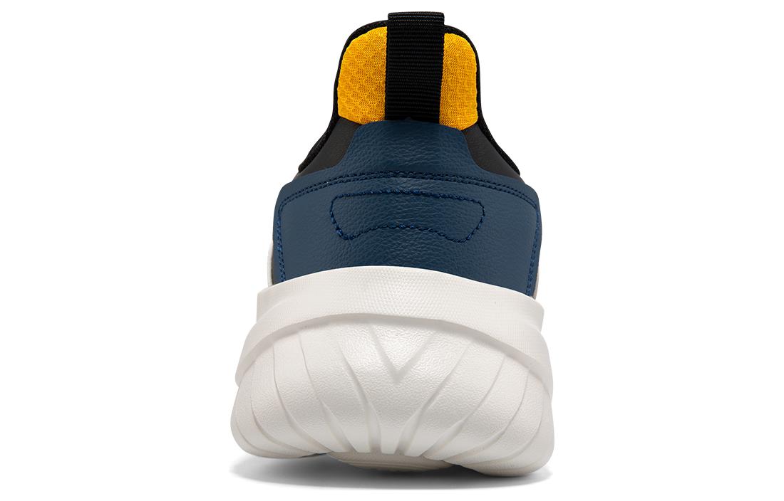 Lookbook 361° 运动鞋低帮款 '白黑' 672322215F-2