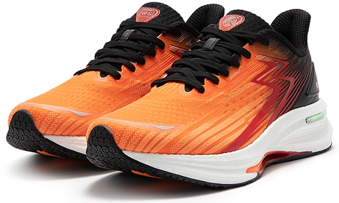 361° 泰坦CQT 耐磨防滑輕薄透氣軟彈 低筒 跑步鞋 男款 橙黑 Lookbook 361° 泰坦CQT 耐磨防滑輕薄透氣軟彈 低筒 跑步鞋 男款 橙黑