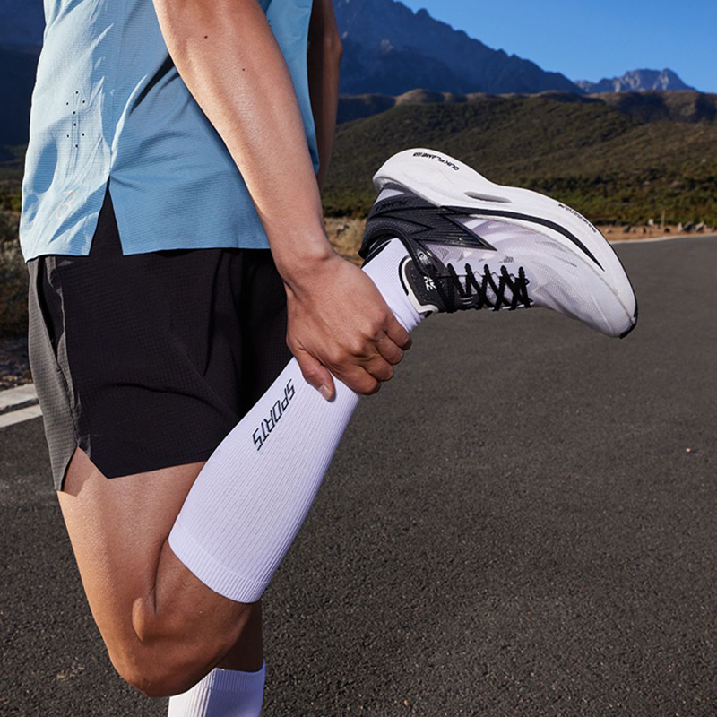 Sizing 361° x Qu!k Foam 飞焰2 '白黑' 运动鞋 572312205-2