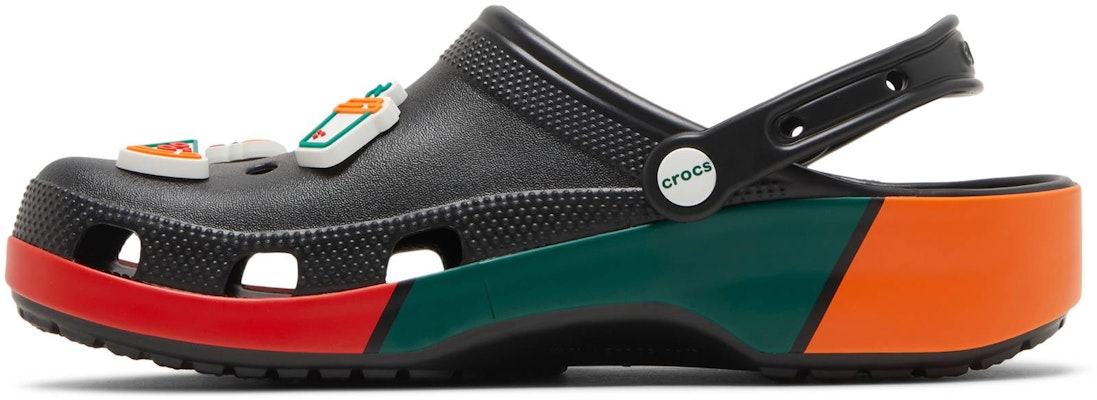 7-Eleven x Crocs 經典洞洞鞋 "黑色" 208272-001 Lookbook 7-Eleven x Crocs 經典洞洞鞋 "黑色" 208272-001