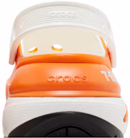Sizing 7-Eleven x Crocs Mega Crush 凉鞋「橙色」208273-810
