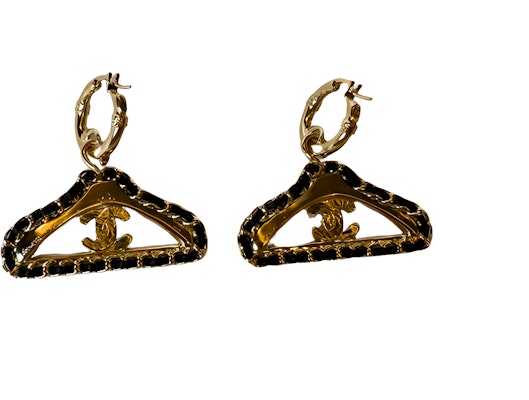 【23A New】CHANEL Double C Leather Coat Hanger Earrings Gold Unisex ABB086 B13476 NP958 Buy 【23A New】CHANEL Double C Leather Coat Hanger Earrings Gold Unisex ABB086 B13476 NP958