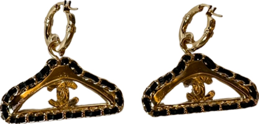 【23A New】CHANEL Double C Leather Coat Hanger Earrings Gold Unisex ABB086 B13476 NP958 Order 【23A New】CHANEL Double C Leather Coat Hanger Earrings Gold Unisex ABB086 B13476 NP958