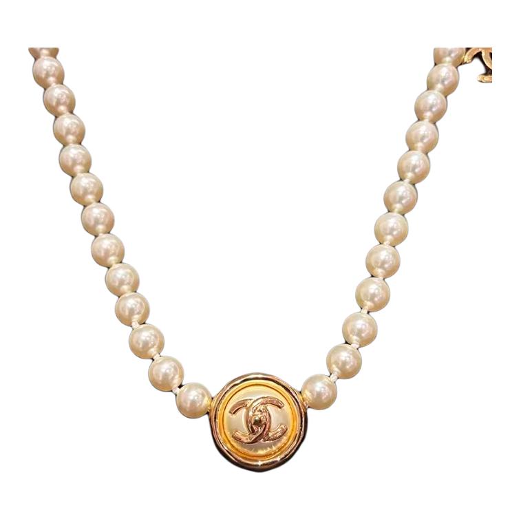 【24A】 CHANEL Double C Metal Resin Faux Pearl Necklace Unisex White ABD697-B17153-NZ538