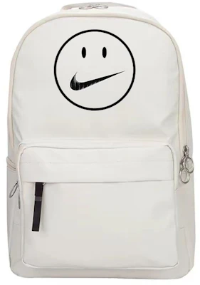 Beg Galas Kasual Nike Custom Pack Logo Smile Beige/Hitam Uniseks DN3592-072(TEAM378-SMILE)E3) Buy Beg Galas Kasual Nike Custom Pack Logo Smile Beige/Hitam Uniseks DN3592-072(TEAM378-SMILE)E3)