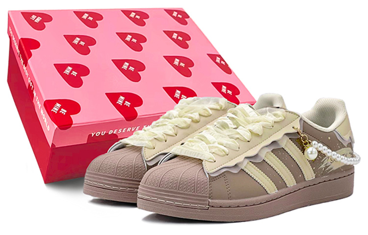 Buy 【定製球鞋】 adidas originals Superstar 貝殼頭 聖誕主題 珍珠鍊 限定禮盒 低筒 板鞋 女款 棕白