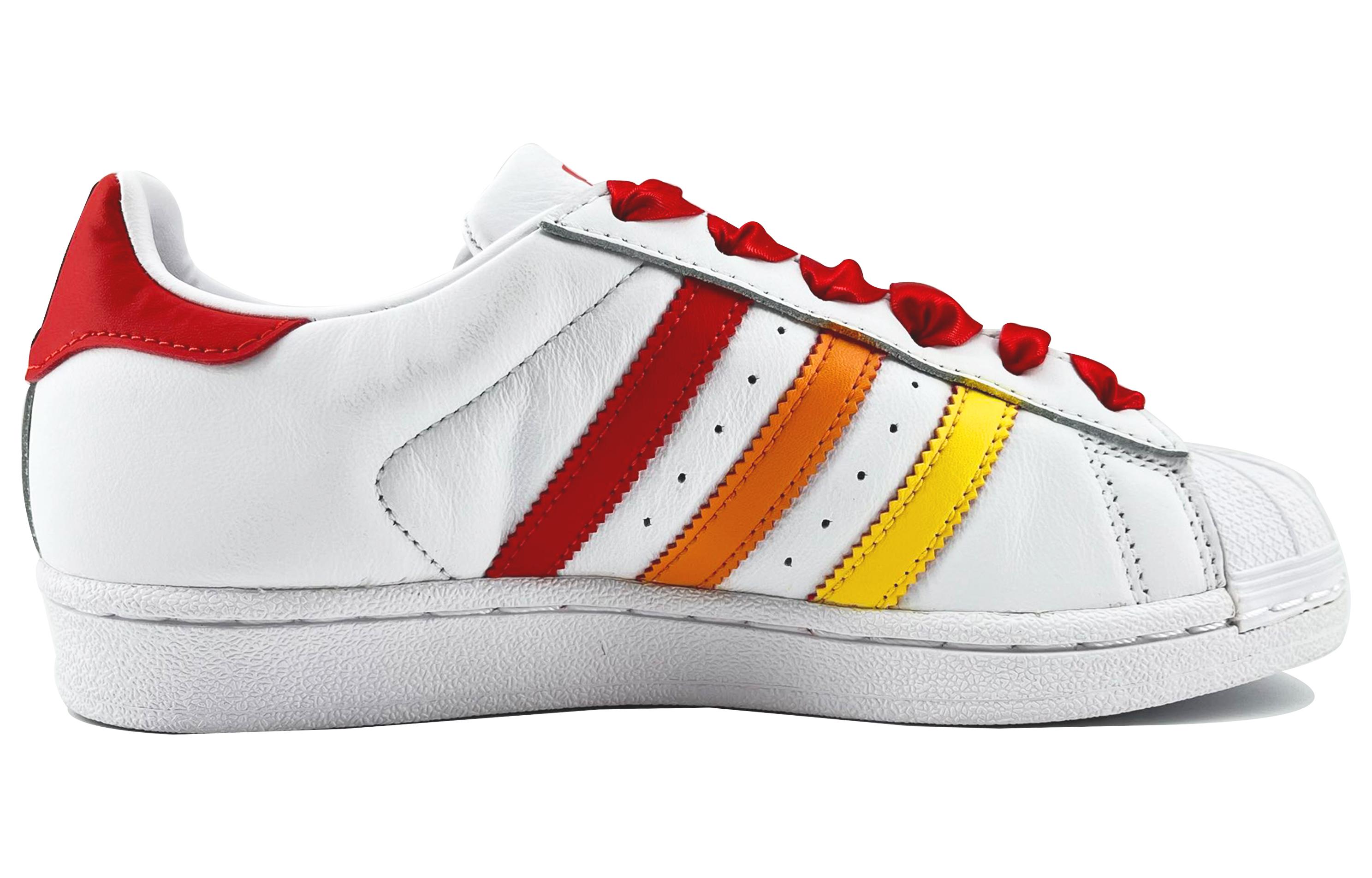 Order (W) アディダスオリジナルス スーパースター『ニューイヤーフェスティブ カートゥーン 赤白』女性向けカスタムシューズ。 CM8413(Team168-迎新）