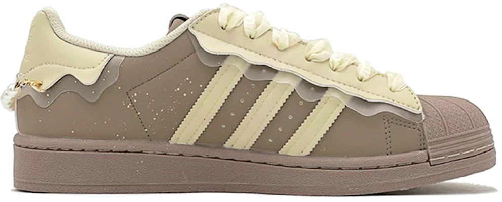 【定製球鞋】 adidas originals Superstar 貝殼頭 聖誕主題 珍珠鍊 限定禮盒 低筒 板鞋 女款 棕白 Lookbook 【定製球鞋】 adidas originals Superstar 貝殼頭 聖誕主題 珍珠鍊 限定禮盒 低筒 板鞋 女款 棕白