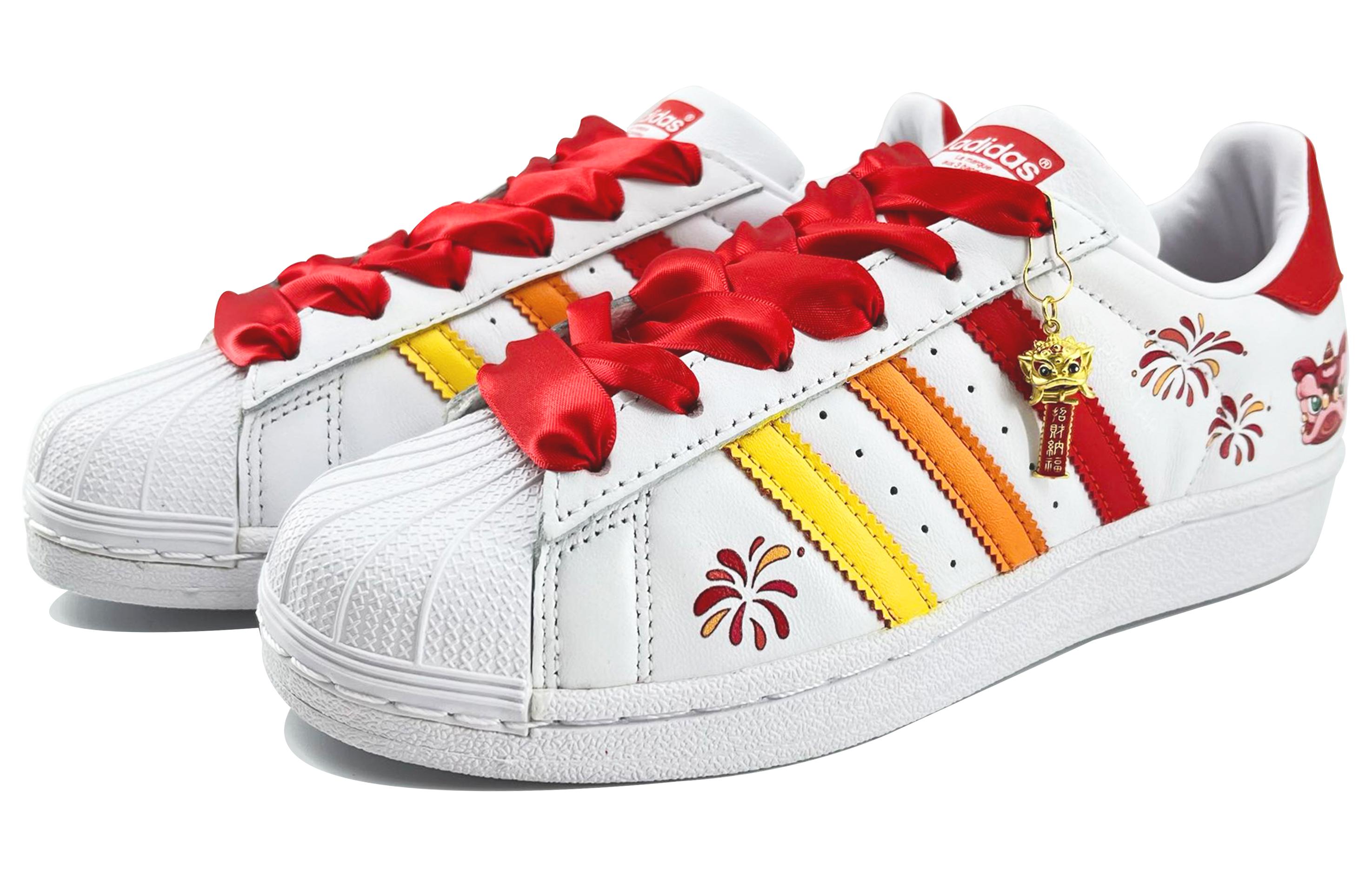 Lookbook (W) アディダスオリジナルス スーパースター『ニューイヤーフェスティブ カートゥーン 赤白』女性向けカスタムシューズ。 CM8413(Team168-迎新）